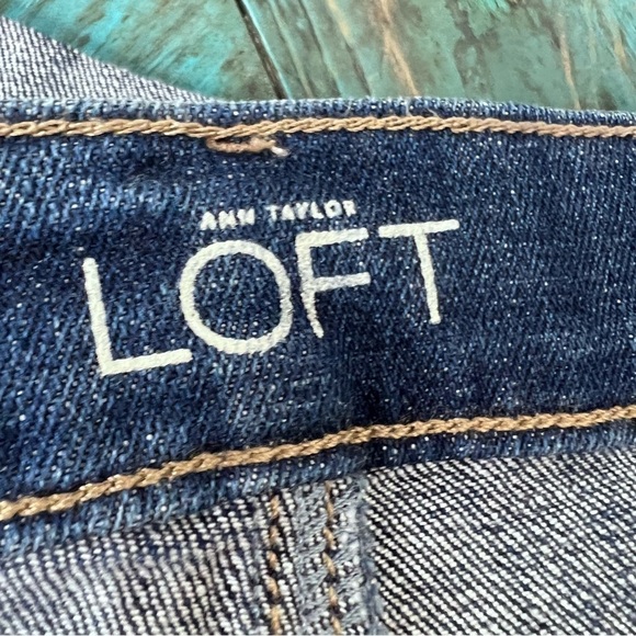 ANN Taylor Loft Distressed Denim Jean Shorts Size 28 - Picture 8 of 8
